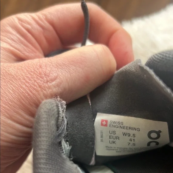 ON Running Gray and Maroon Sneakers - Picture 7 of 8